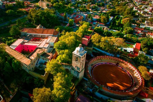 Vista panorámica de plaza de toros y exconvento de Tlaxcala