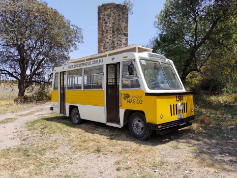 Tranvía en el campo, pilares de acueducto en Nanacamilpa